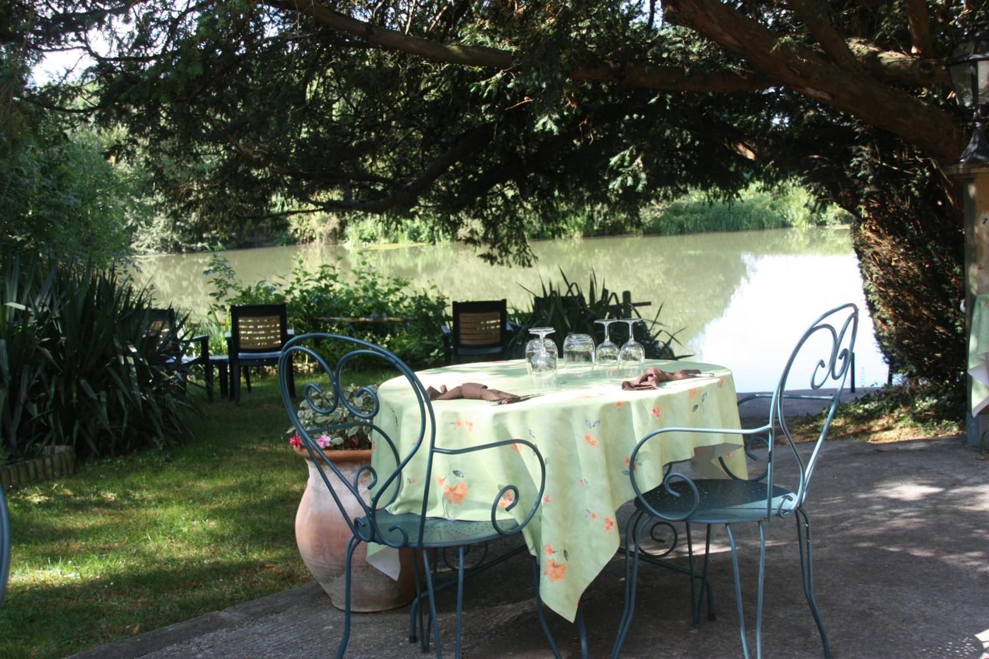 L'Auberge Du Port Des Roches Luche-Pringe Экстерьер фото