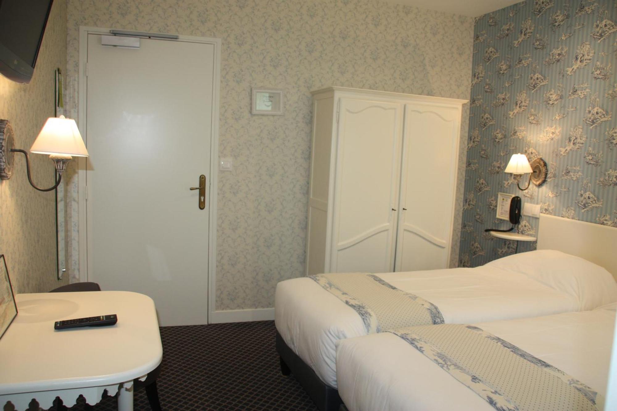 L'Auberge Du Port Des Roches Luche-Pringe Номер фото