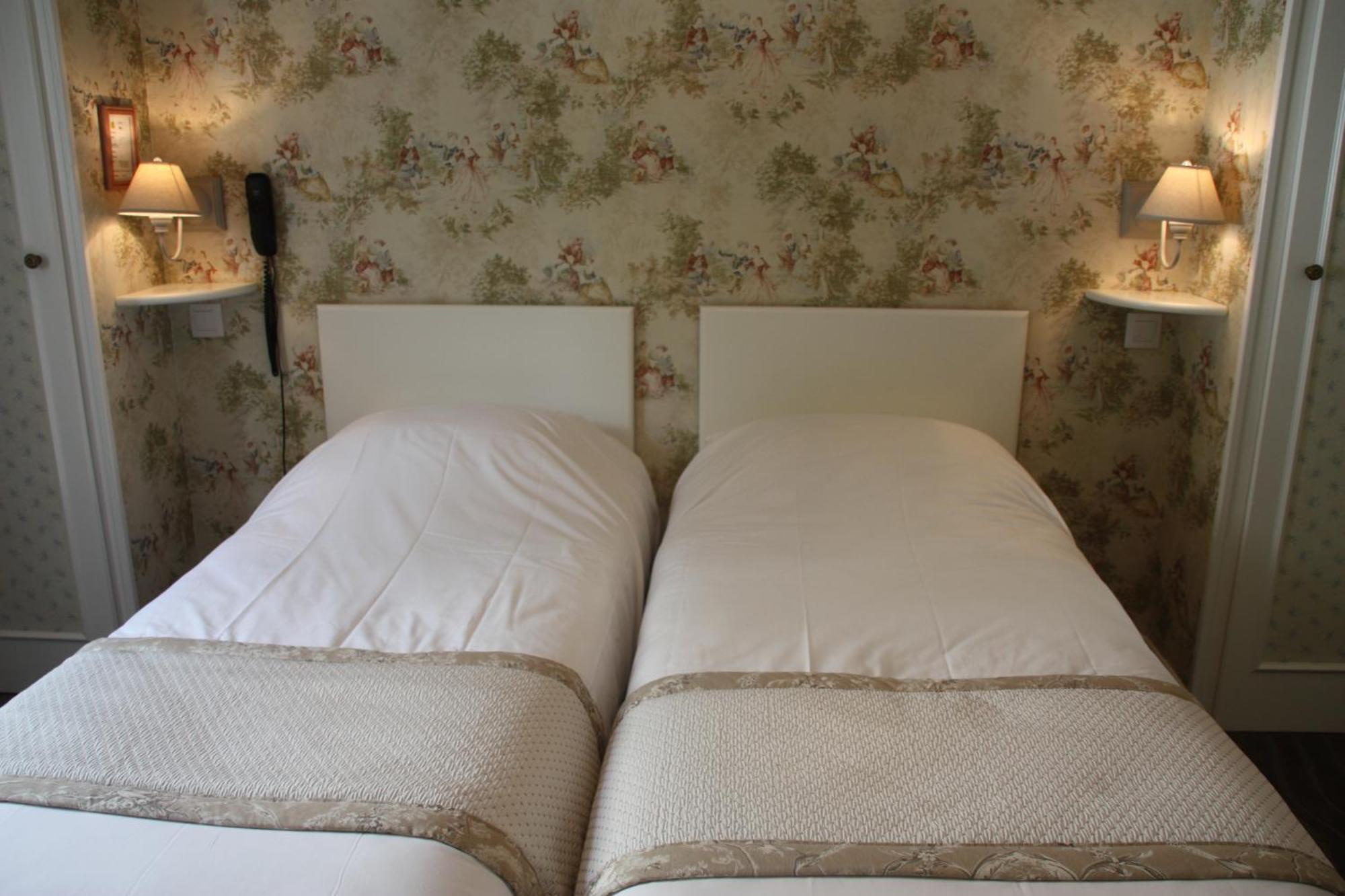 L'Auberge Du Port Des Roches Luche-Pringe Номер фото