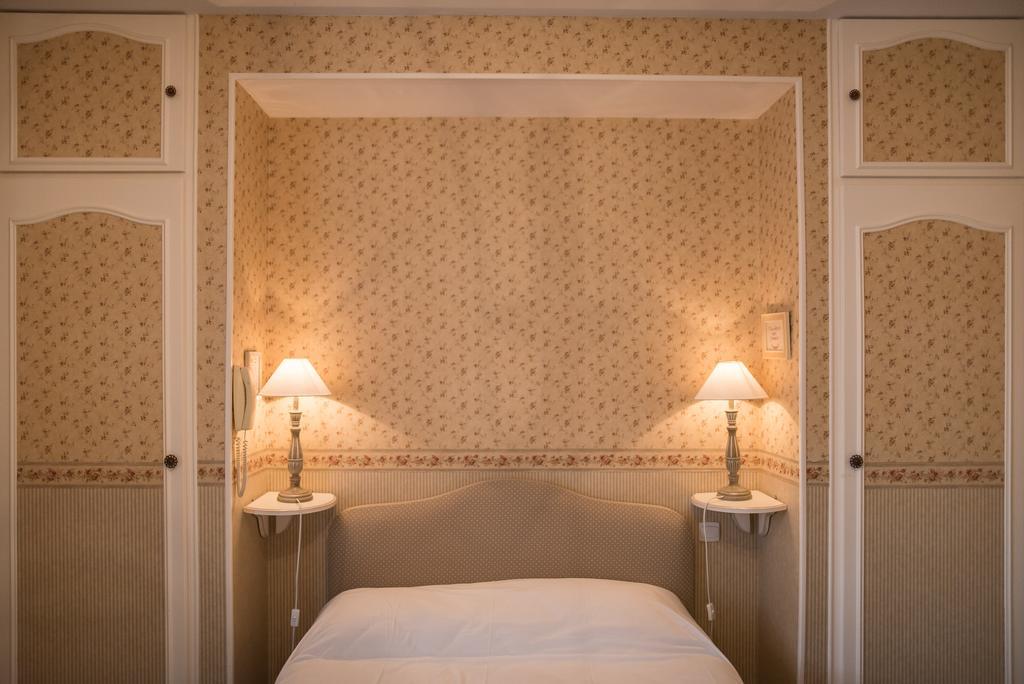 L'Auberge Du Port Des Roches Luche-Pringe Экстерьер фото