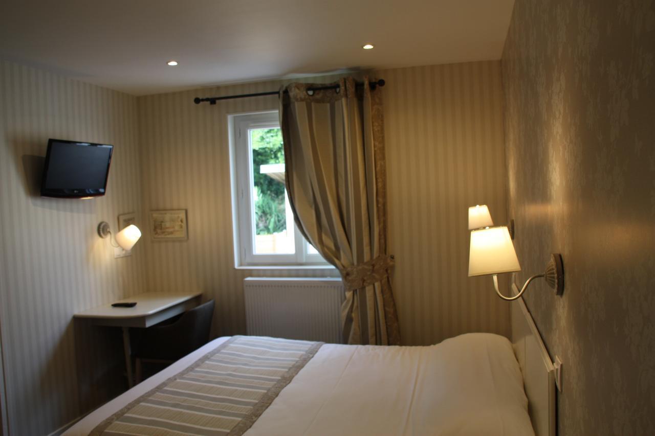 L'Auberge Du Port Des Roches Luche-Pringe Экстерьер фото