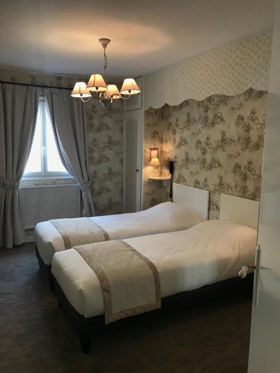 L'Auberge Du Port Des Roches Luche-Pringe Экстерьер фото
